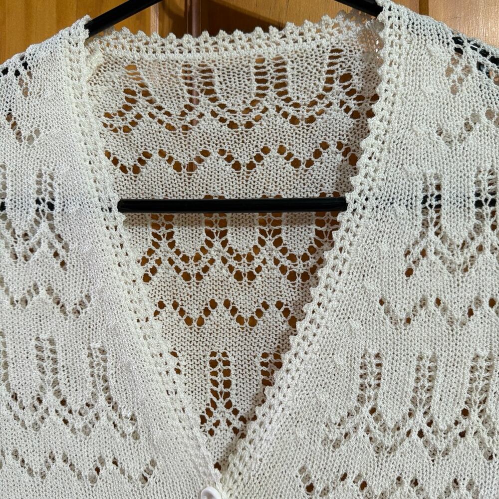 Beautiful vintage lace Cardigan Missing Size Tag! Measurements are a small! - Picture 4 of 4